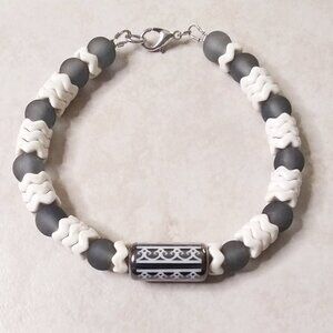 🍂🍁🍃 3/$25!!  Gray + Off-White Beaded Bracelet! Trendy Chic Sturdy Daily Wear!
